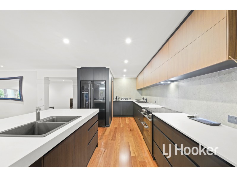 24 Jacqueline Place, Pakenham VIC 3810