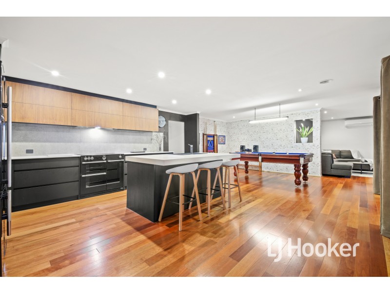 24 Jacqueline Place, Pakenham VIC 3810