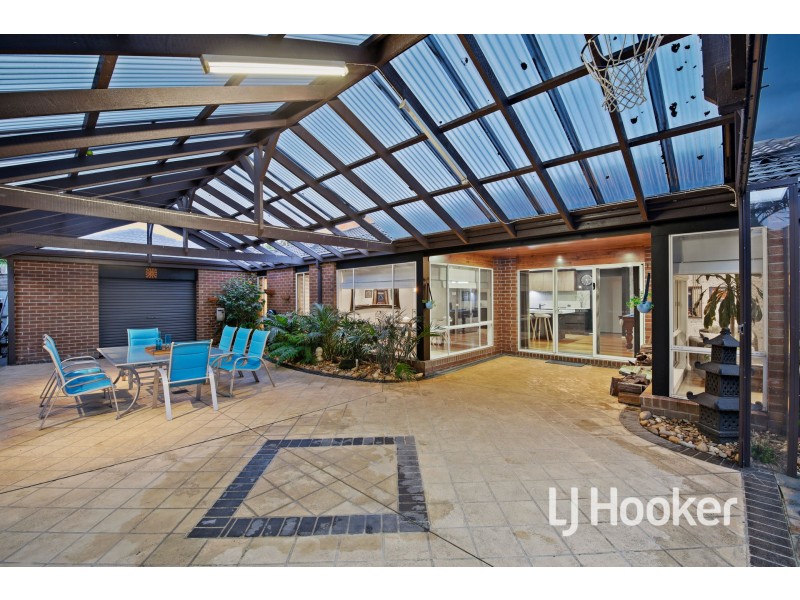 24 Jacqueline Place, Pakenham VIC 3810