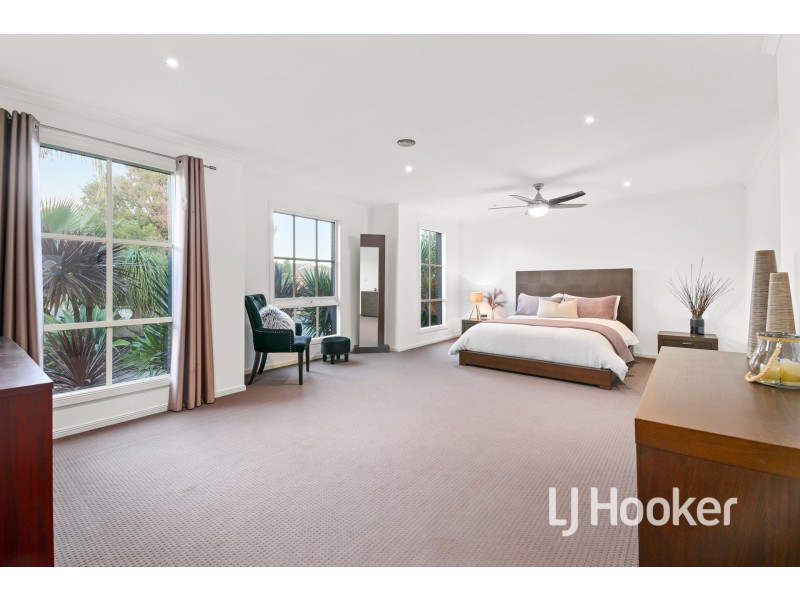 24 Jacqueline Place, Pakenham VIC 3810