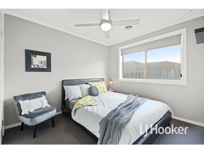 24 Jacqueline Place, Pakenham VIC 3810