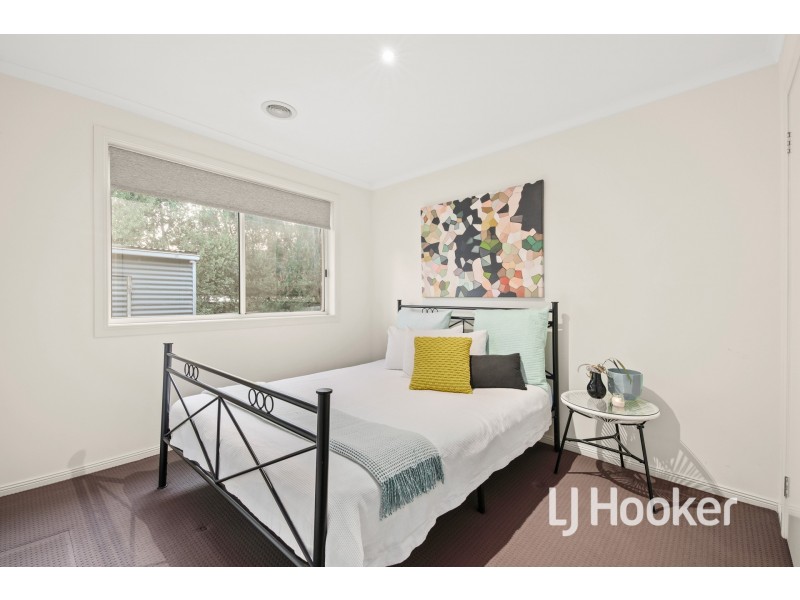 24 Jacqueline Place, Pakenham VIC 3810