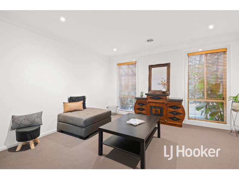 24 Jacqueline Place, Pakenham VIC 3810
