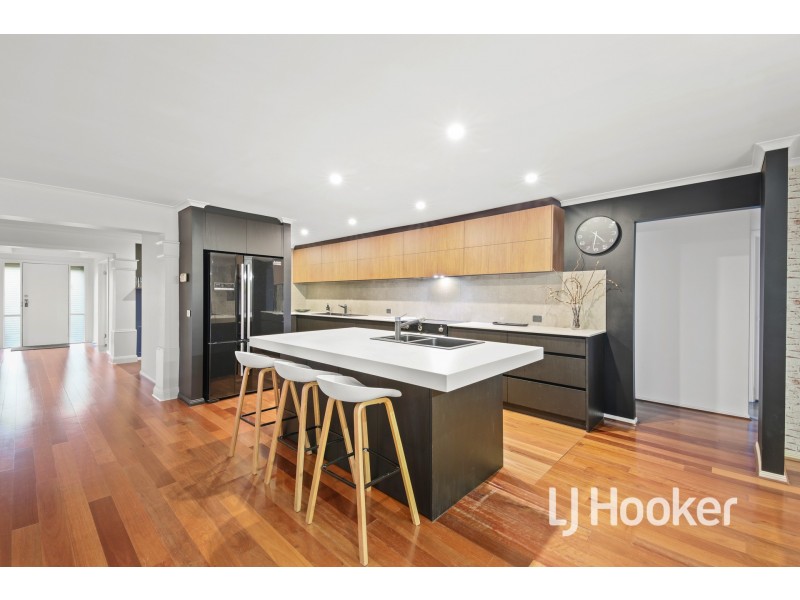 24 Jacqueline Place, Pakenham VIC 3810