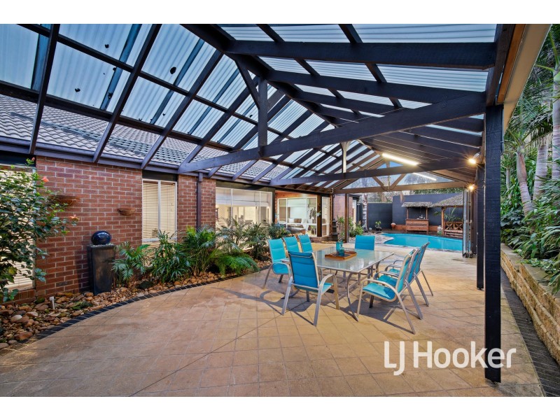 24 Jacqueline Place, Pakenham VIC 3810
