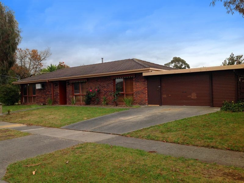 15 Diane Close, Pakenham VIC 3810