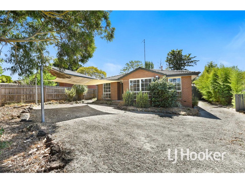 6 Finch Court, Pakenham VIC 3810