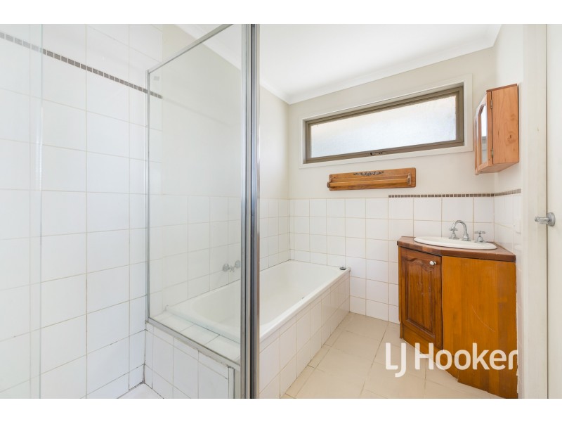 6 Finch Court, Pakenham VIC 3810