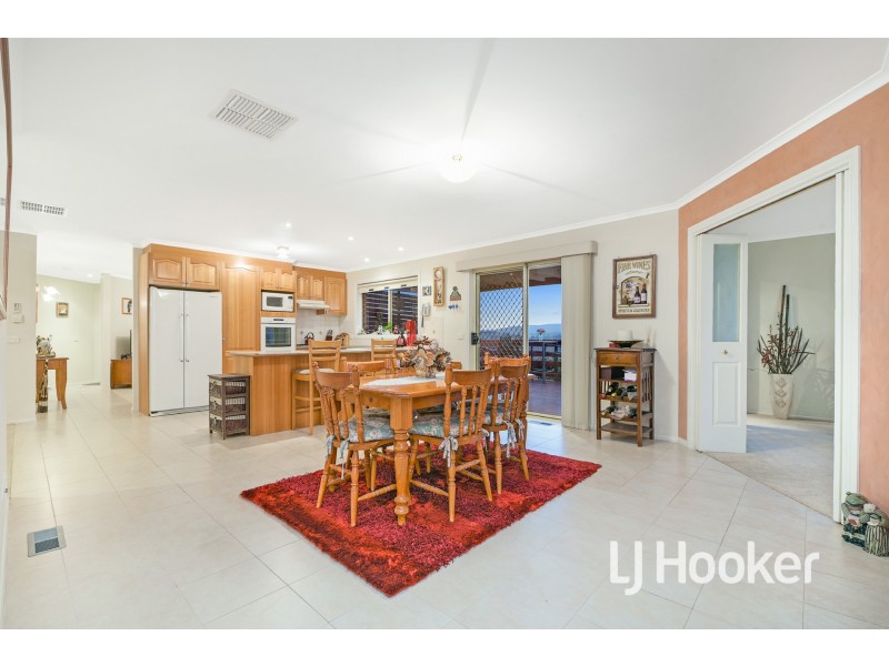 15 Kristina Court, Pakenham VIC 3810