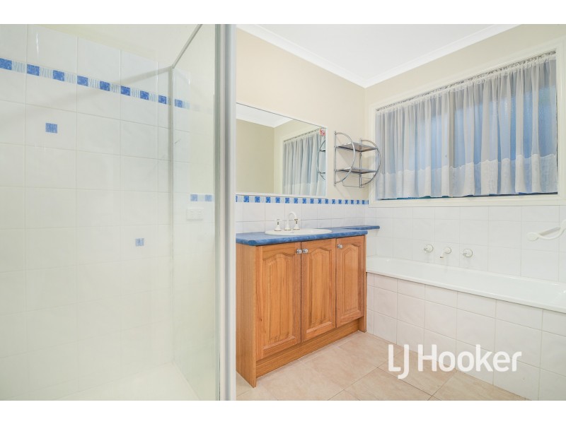 15 Kristina Court, Pakenham VIC 3810