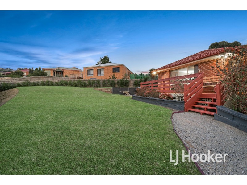 15 Kristina Court, Pakenham VIC 3810