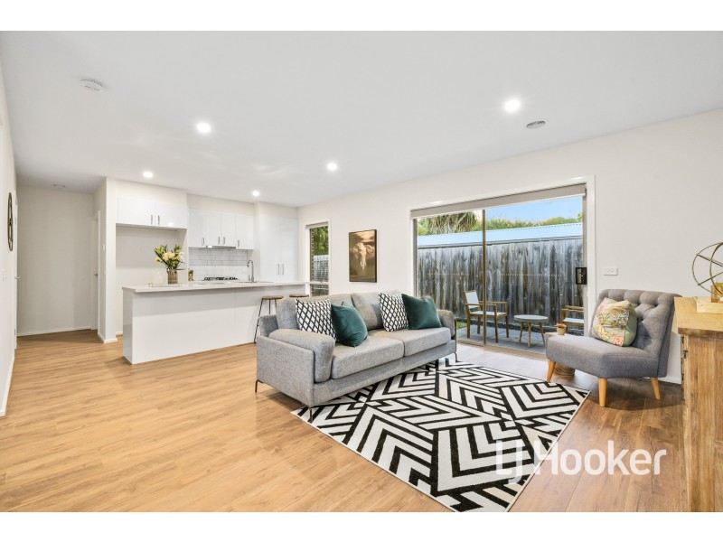 2/152 Duncan Drive, Pakenham VIC 3810