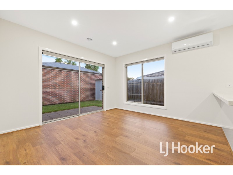 1/152 Duncan Drive, Pakenham VIC 3810
