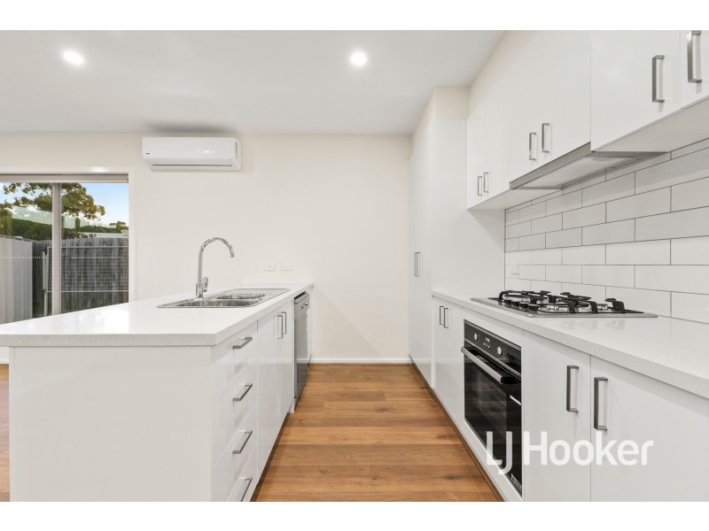 1/152 Duncan Drive, Pakenham VIC 3810