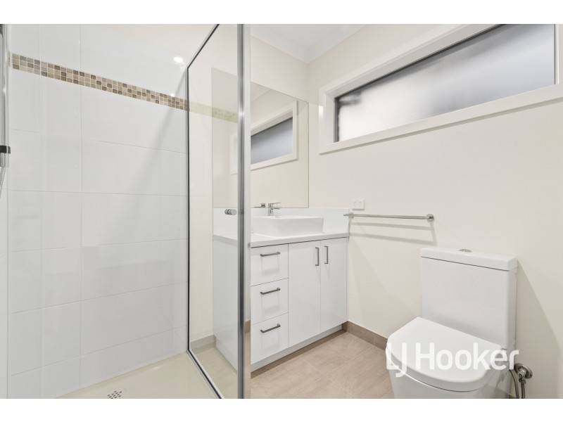 1/152 Duncan Drive, Pakenham VIC 3810