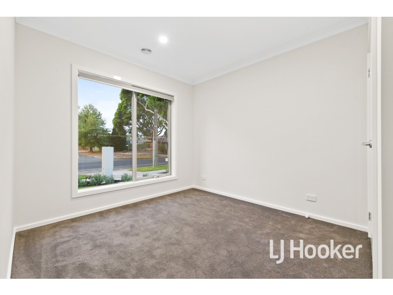 1/152 Duncan Drive, Pakenham VIC 3810