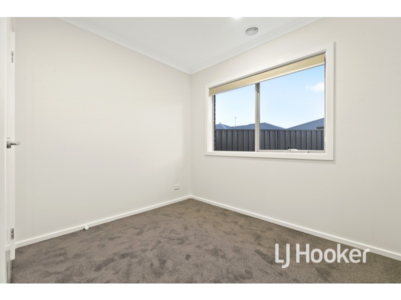 1/152 Duncan Drive, Pakenham VIC 3810