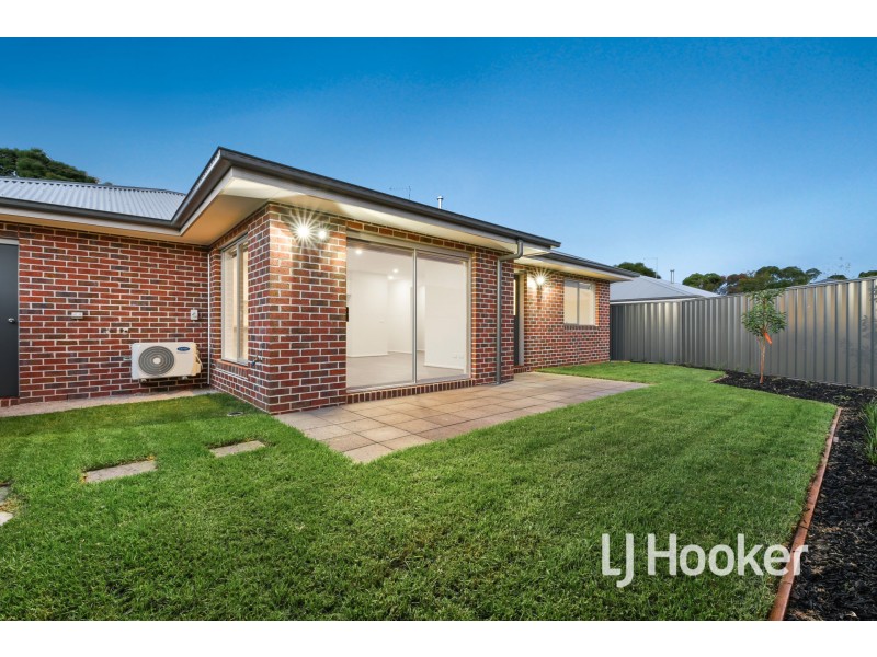 1/152 Duncan Drive, Pakenham VIC 3810