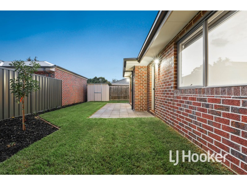 1/152 Duncan Drive, Pakenham VIC 3810