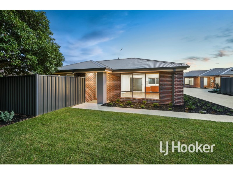 4/152 Duncan Drive, Pakenham VIC 3810