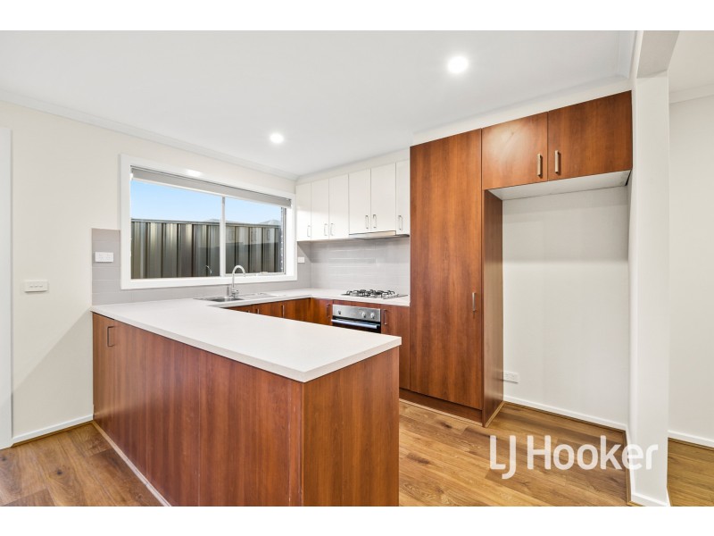 4/152 Duncan Drive, Pakenham VIC 3810