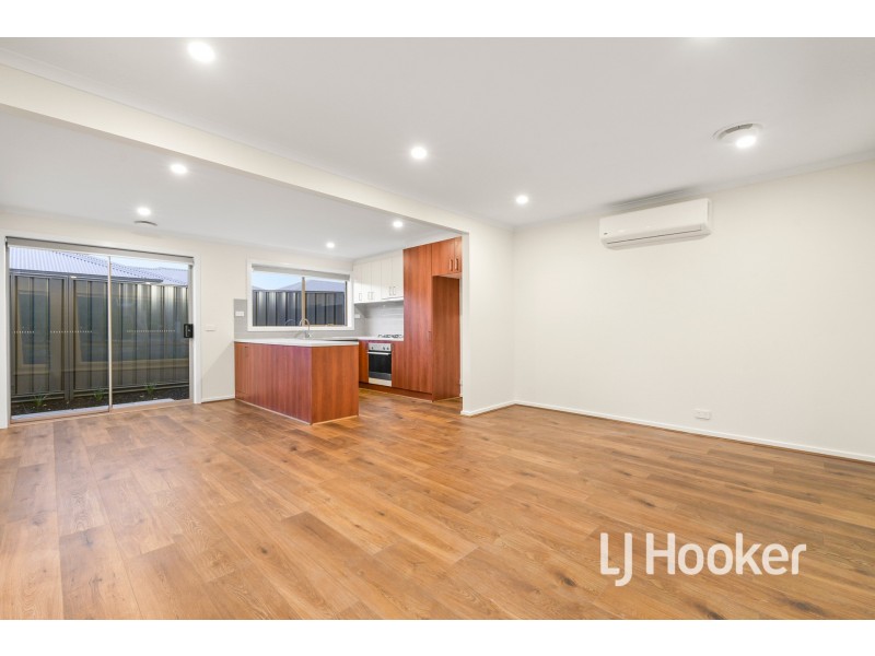 4/152 Duncan Drive, Pakenham VIC 3810