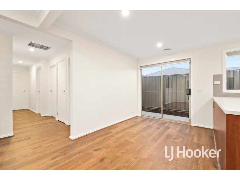 4/152 Duncan Drive, Pakenham VIC 3810