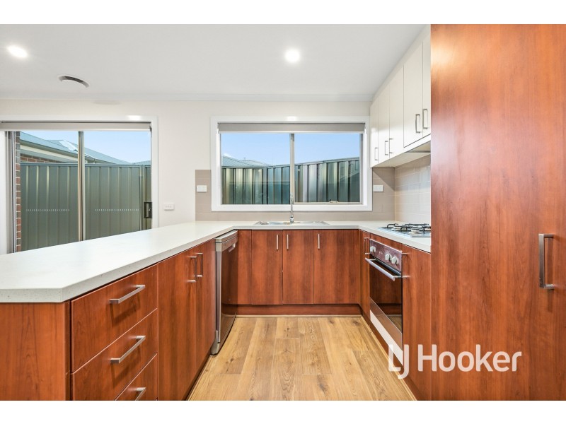 4/152 Duncan Drive, Pakenham VIC 3810