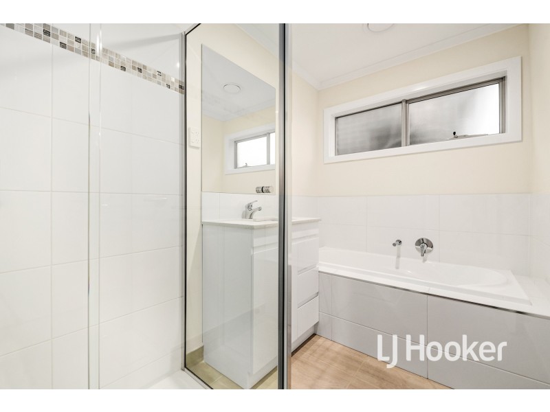 4/152 Duncan Drive, Pakenham VIC 3810