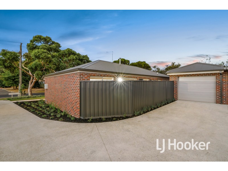 4/152 Duncan Drive, Pakenham VIC 3810