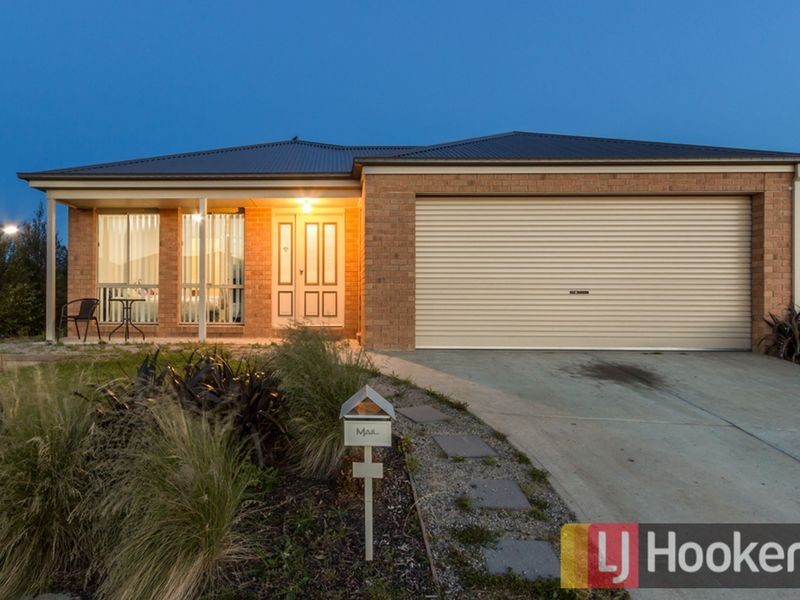 37 Currawong Crescent, Pakenham VIC 3810