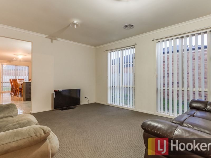 37 Currawong Crescent, Pakenham VIC 3810