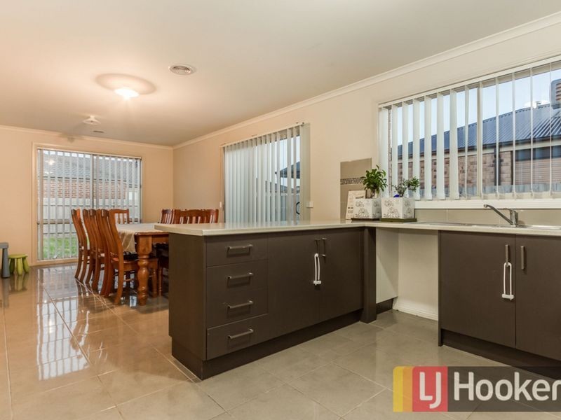 37 Currawong Crescent, Pakenham VIC 3810