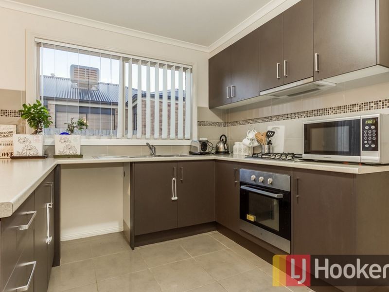 37 Currawong Crescent, Pakenham VIC 3810