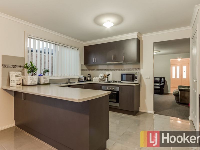 37 Currawong Crescent, Pakenham VIC 3810