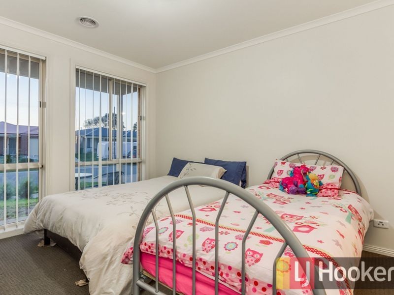 37 Currawong Crescent, Pakenham VIC 3810