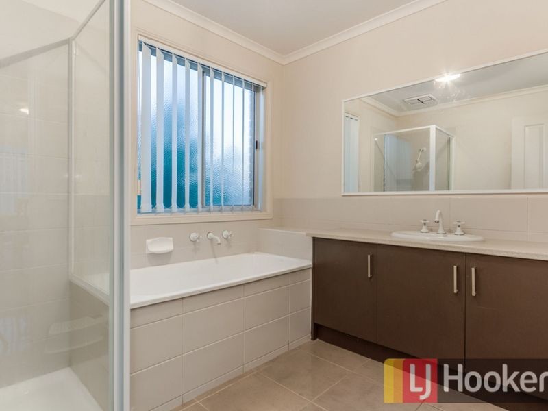 37 Currawong Crescent, Pakenham VIC 3810