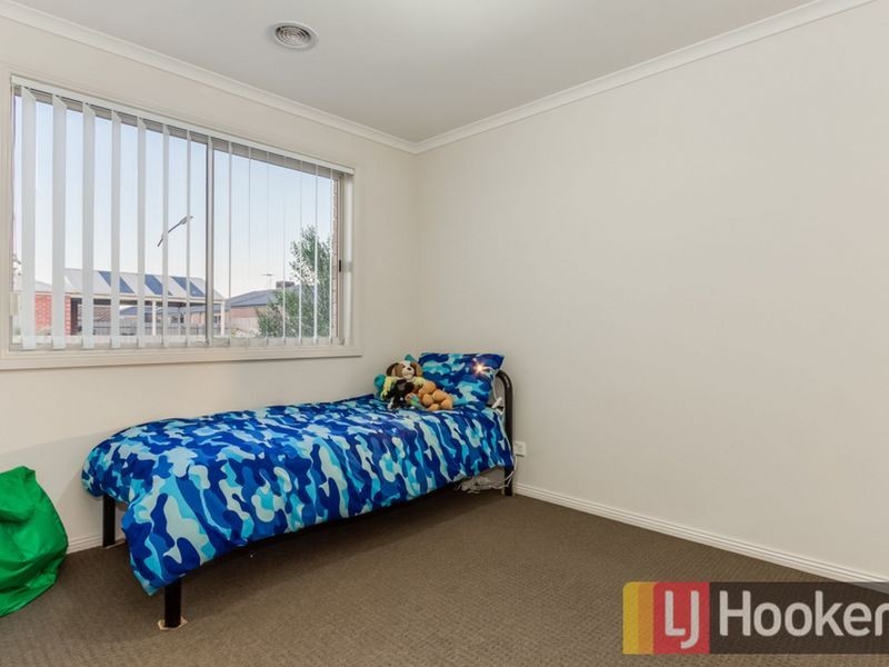 37 Currawong Crescent, Pakenham VIC 3810