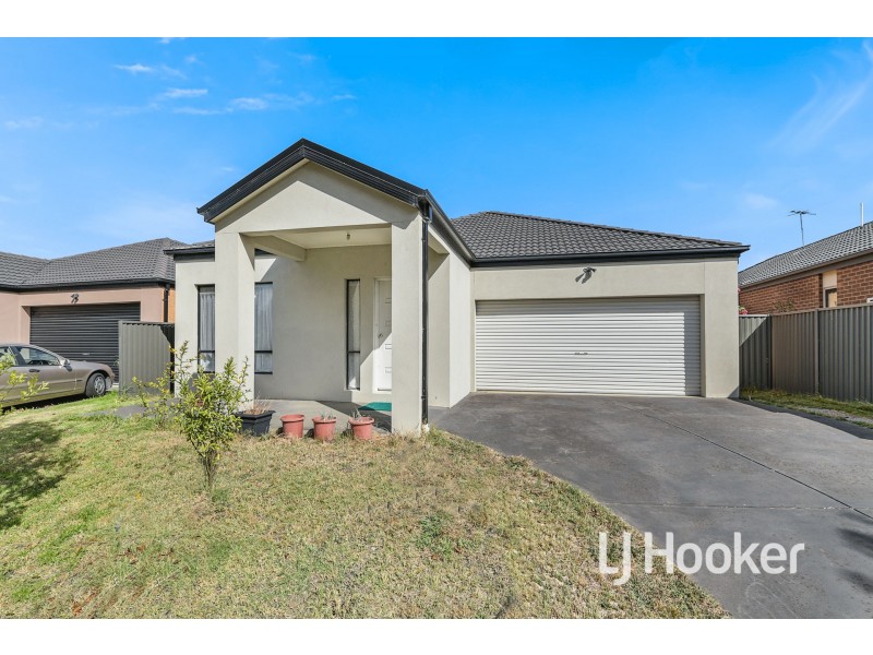 9 Downing Square, Pakenham VIC 3810