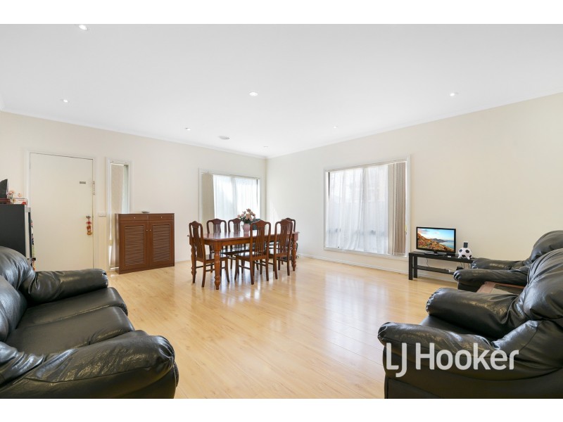 9 Downing Square, Pakenham VIC 3810