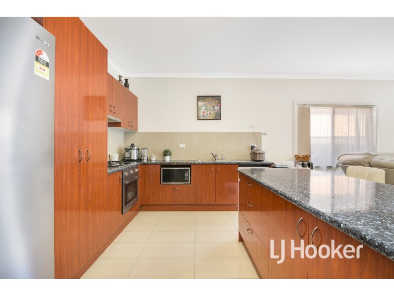 9 Downing Square, Pakenham VIC 3810