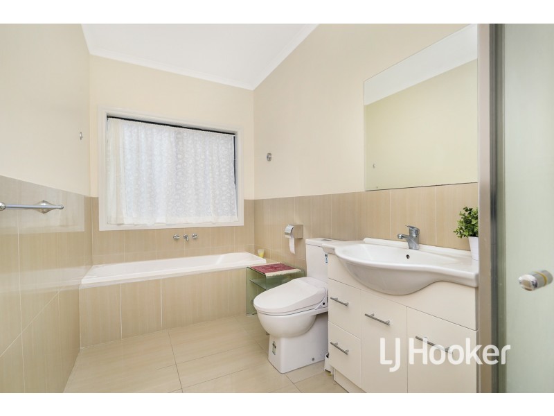 9 Downing Square, Pakenham VIC 3810