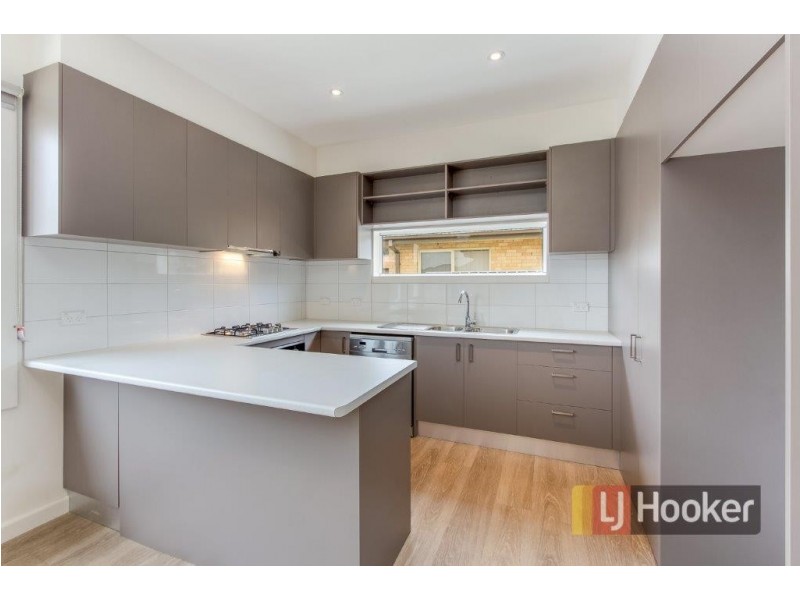 1/27 Henty Street, Pakenham VIC 3810