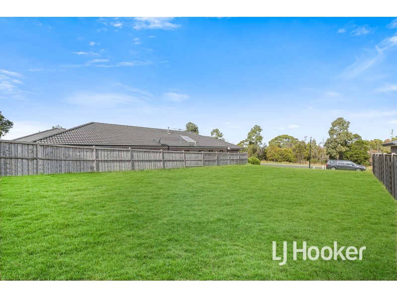 14 Shakespeare Grove, Officer VIC 3809