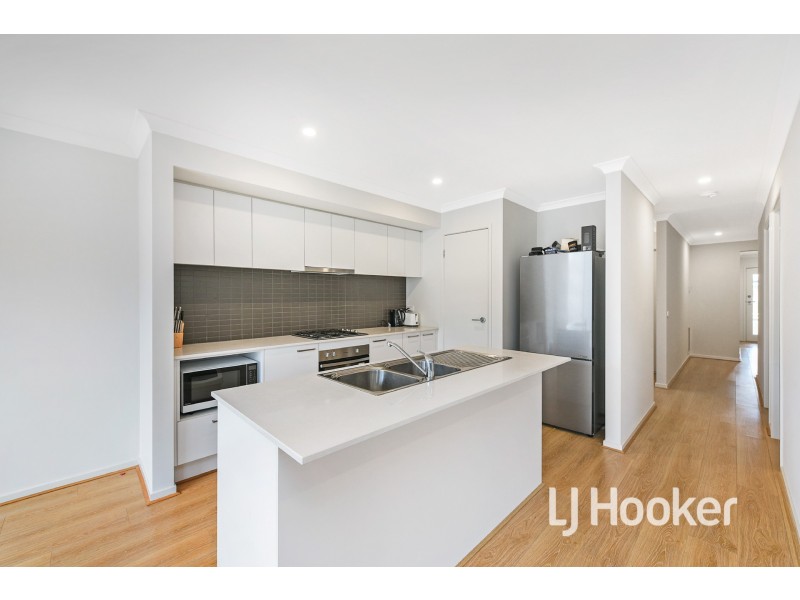 29 Ascot Park Drive, Pakenham VIC 3810