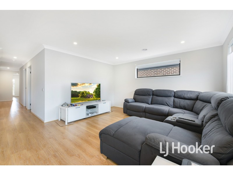 29 Ascot Park Drive, Pakenham VIC 3810