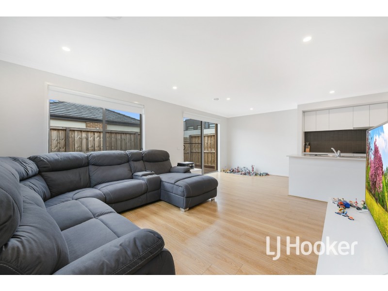 29 Ascot Park Drive, Pakenham VIC 3810