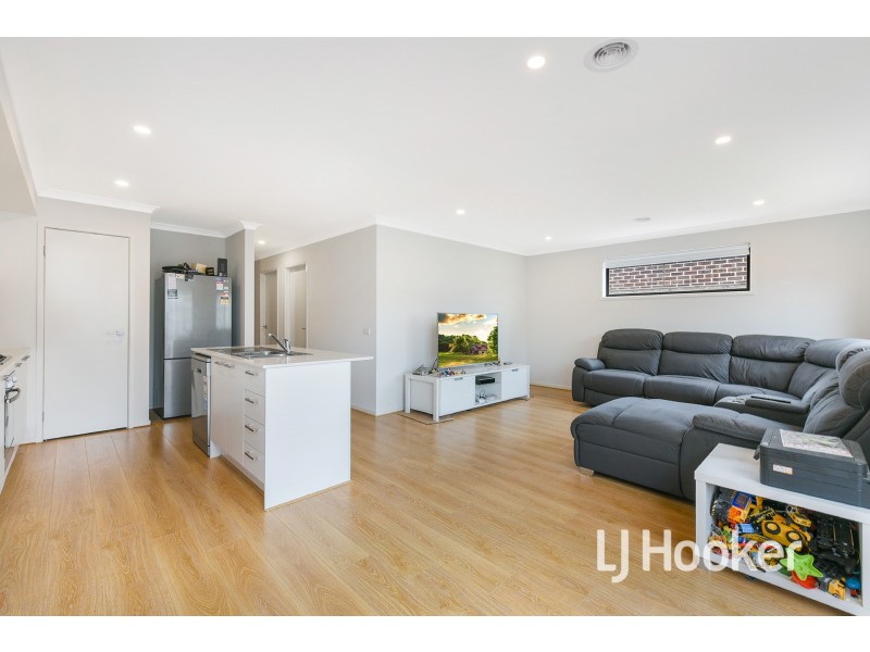 29 Ascot Park Drive, Pakenham VIC 3810