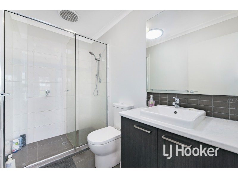 29 Ascot Park Drive, Pakenham VIC 3810