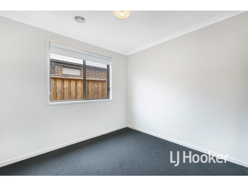 29 Ascot Park Drive, Pakenham VIC 3810